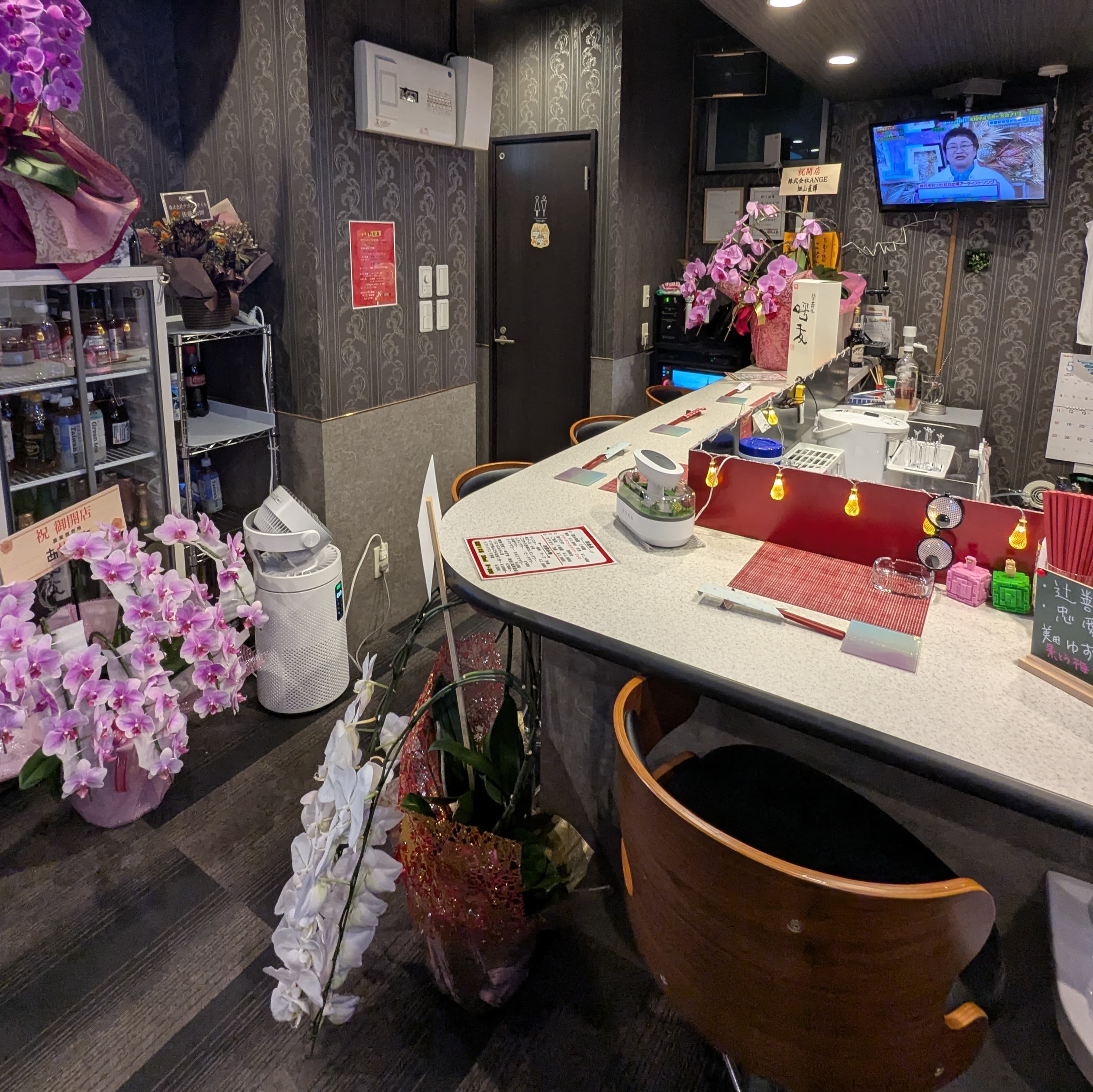 スナックまな家〜Home〜の店内写真 3